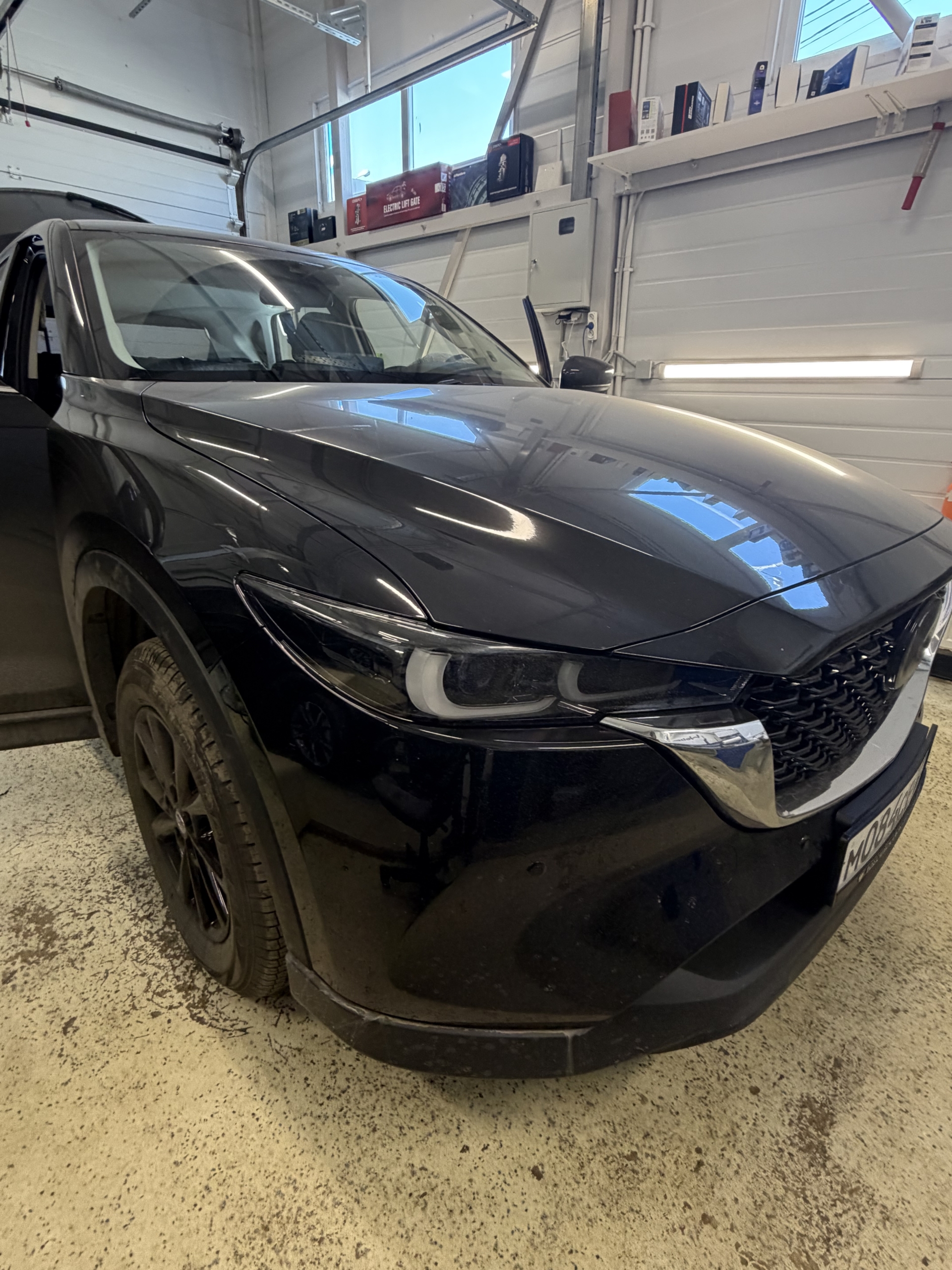 Оклейка зон риска на новой Mazda CX-5